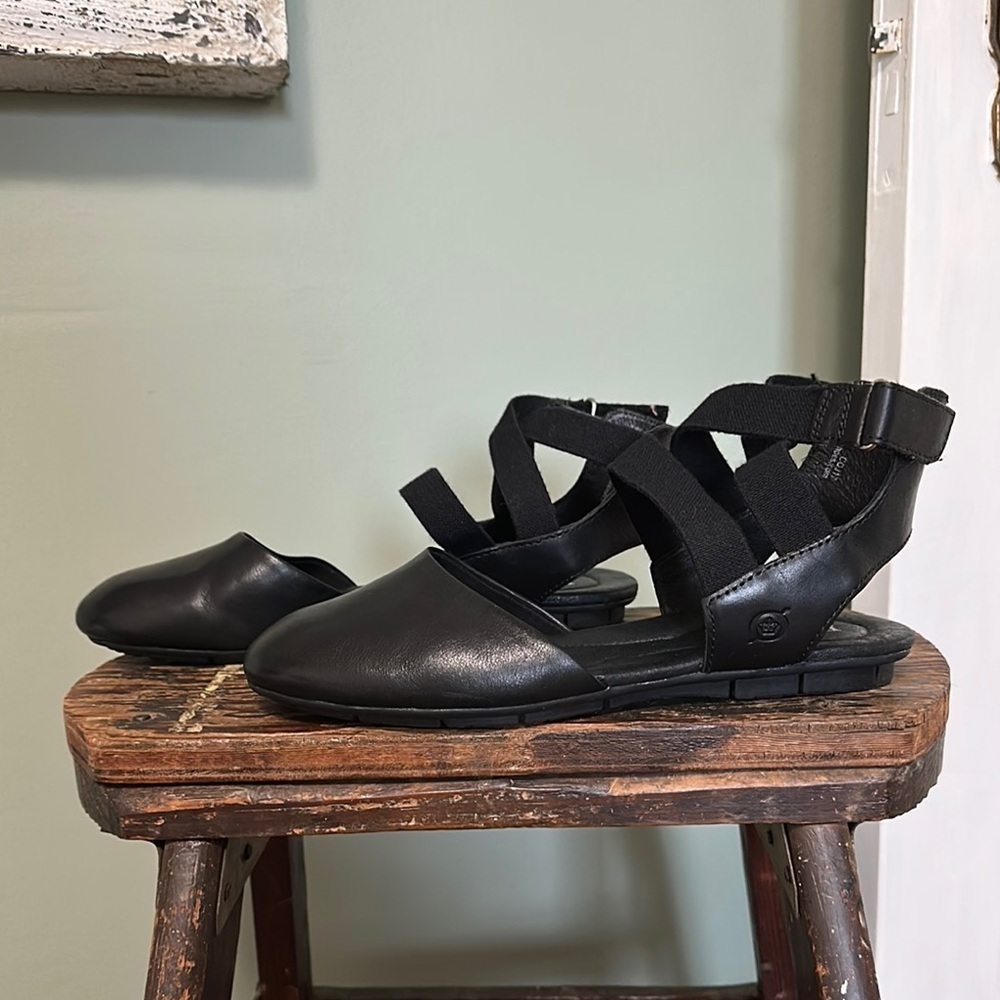 Born Women's Black Strappy Flats - Picture 3 of 13